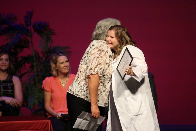 Rebekah Pitts receives the BSN Student Leadership Award in 2022